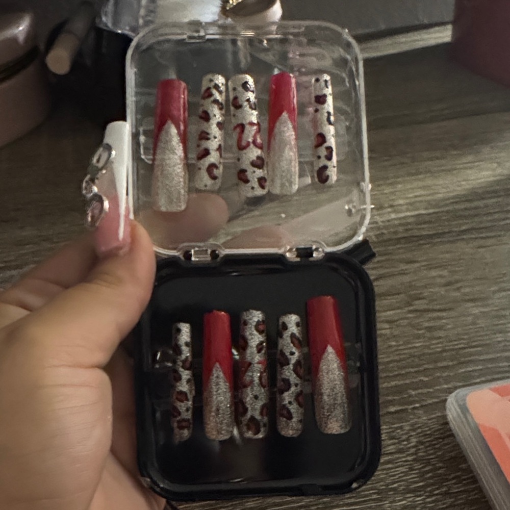 Custom press on nails done by me:)